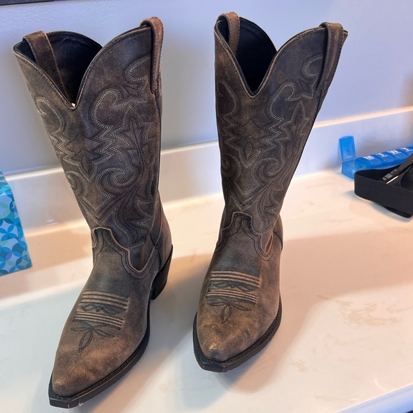 Rockin Country Leather Western Boots -distressed brown goes with everything - Picture 1 of 4